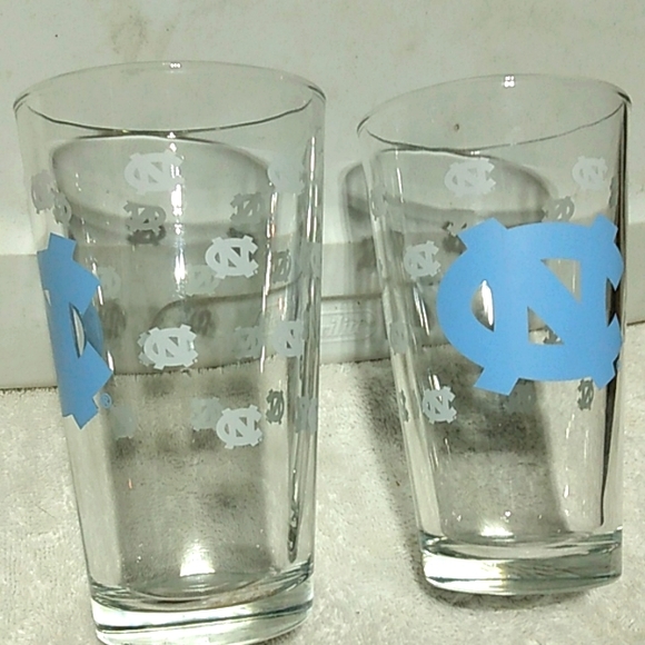 Great 🎁 University of North Carolina Tar Heels (2) Glasses - Picture 5 of 6